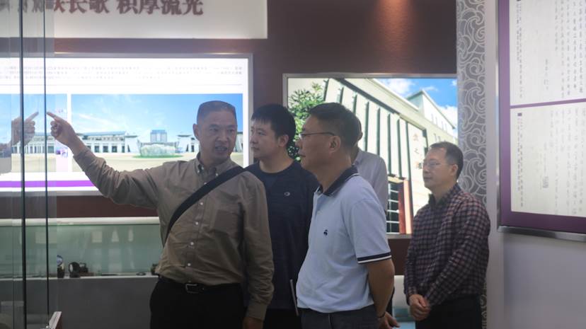 王德强董事长视察威廉希尔williamhill中文院史展陈室2